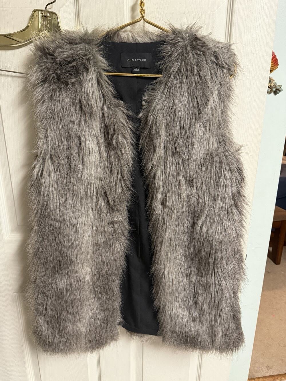 Ann Taylor Faux Fur Long Vest Plush Textured Topper Medium 42x32 Festival Shaggy